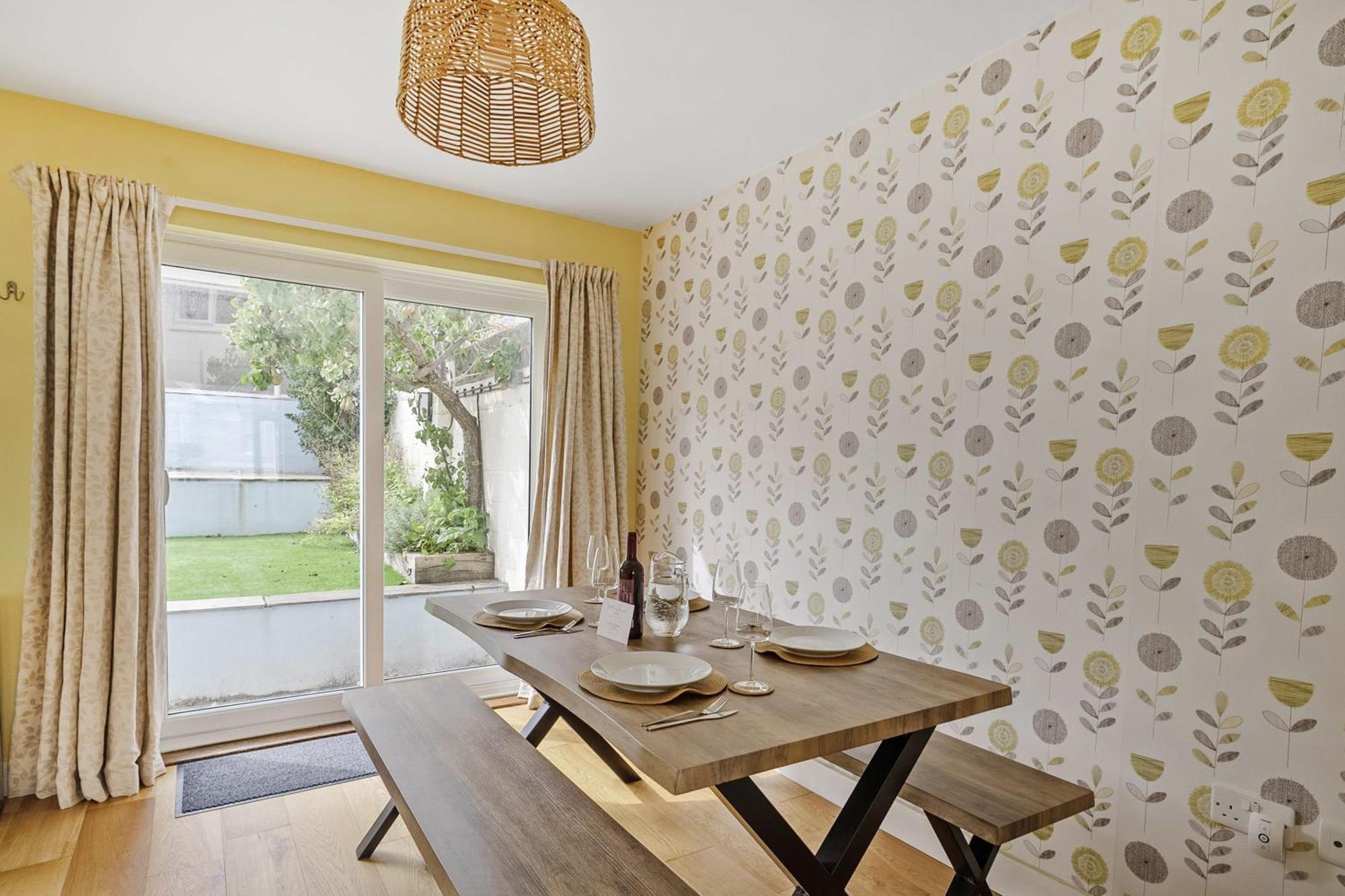 Modern Homely 3 Bed In Central Plymouth W Parking Exterior photo